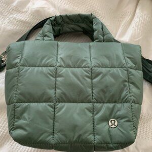 Lululemon Crossbody / Shoulder Handbag Quilted Grid Tote Bag Mini 5L